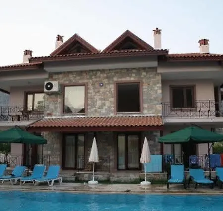 Vira Aparthotel 3*