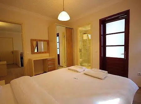 Aparthotel Vira